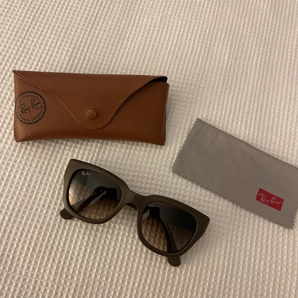Ray Ban Sunglasses - Picture 4 of 7